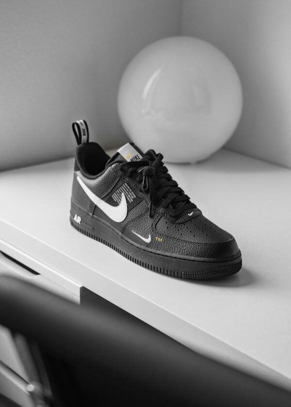 black classic sneaker